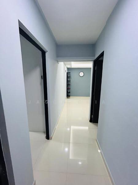 414 Bukit Batok West Avenue 4, 414 Bukit Batok West Avenue 4, Dairy Farm / Bukit Panjang / Choa Chu Kang, 3 Bedrooms, 1,109 sqft, HDB Flat For Sale, by Jason Chia, 500245475 - Corridor - PropertyGuru.com.sg