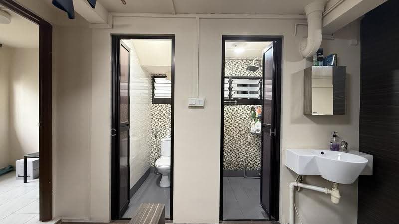 2 Lorong 7 Toa Payoh, 2 Lorong 7 Toa Payoh, Balestier / Toa Payoh, Room Rental, 200 sqft, HDB Flat For Rent, by Cheryl Soh, 500245481 - Bathroom - PropertyGuru.com.sg