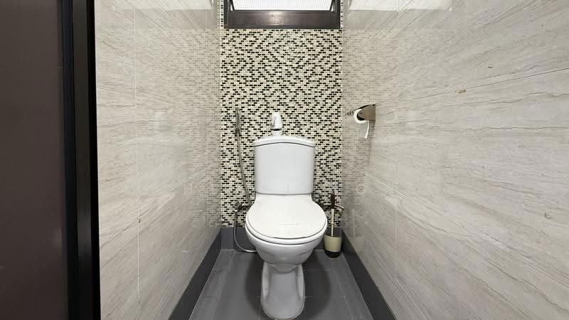 2 Lorong 7 Toa Payoh, 2 Lorong 7 Toa Payoh, Balestier / Toa Payoh, Room Rental, 200 sqft, HDB Flat For Rent, by Cheryl Soh, 500245481 - Bathroom - PropertyGuru.com.sg