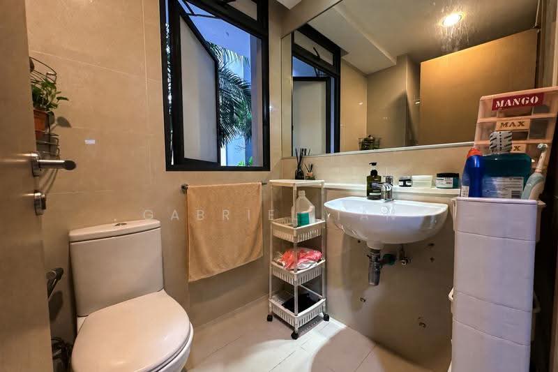 C.H.E.A.P | Unblocked Pool View 3-bedder | 8mins to Punggol MRT, Punggol Walk / Punggol Field / Punggol Way / Punggol Central, 3 Bedrooms, 1,109 sqft, Condominium For Sale, by Gabriel Tan, 500245483 - Bathroom - PropertyGuru.com.sg