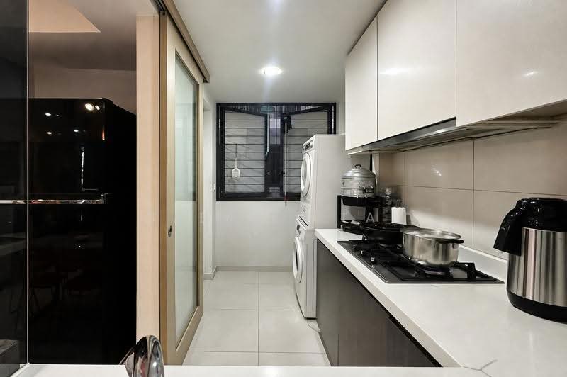 C.H.E.A.P | Unblocked Pool View 3-bedder | 8mins to Punggol MRT, Punggol Walk / Punggol Field / Punggol Way / Punggol Central, 3 Bedrooms, 1,109 sqft, Condominium For Sale, by Gabriel Tan, 500245483 - Kitchen - PropertyGuru.com.sg