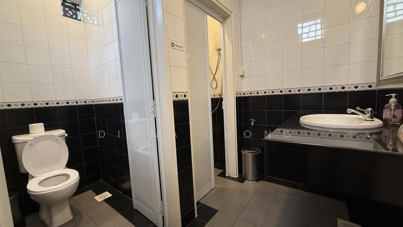 Neil Road, Neil Road, Chinatown / Tanjong Pagar, 1,000 sqft, Shop / Shophouse For Rent, by Diana Chong, 500245484 - Bathroom - CommercialGuru.com.sg