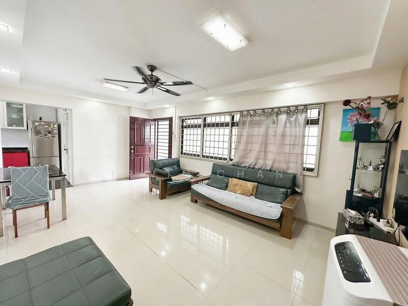 323C Sengkang East Way, 323C Sengkang East Way, Hougang / Punggol / Sengkang, 3 Bedrooms, 969 sqft, HDB Flat For Sale, by Irwin Chan, 500245491 - Living Room - PropertyGuru.com.sg