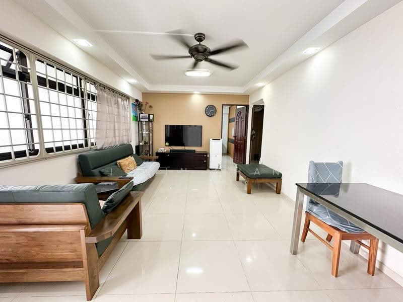 323C Sengkang East Way, 323C Sengkang East Way, Hougang / Punggol / Sengkang, 3 Bedrooms, 969 sqft, HDB Flat For Sale, by Irwin Chan, 500245491 - Living Room - PropertyGuru.com.sg