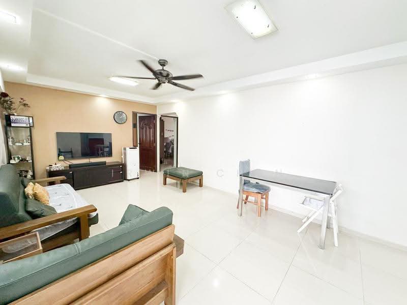 323C Sengkang East Way, 323C Sengkang East Way, Hougang / Punggol / Sengkang, 3 Bedrooms, 969 sqft, HDB Flat For Sale, by Irwin Chan, 500245491 - Living Room - PropertyGuru.com.sg