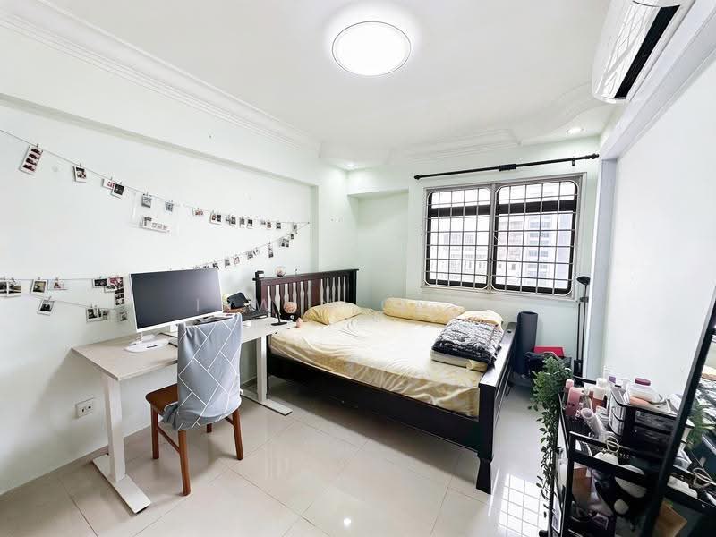323C Sengkang East Way, 323C Sengkang East Way, Hougang / Punggol / Sengkang, 3 Bedrooms, 969 sqft, HDB Flat For Sale, by Irwin Chan, 500245491 - Bedroom - PropertyGuru.com.sg