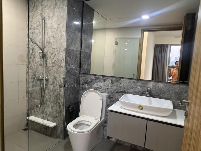 FLO Residence, Punggol Field Walk, Hougang / Punggol / Sengkang, 3 Bedrooms, 926 sqft, Condominium For Rent, by Sherlyn Loh 罗备渟, 500245492 - Bathroom - PropertyGuru.com.sg