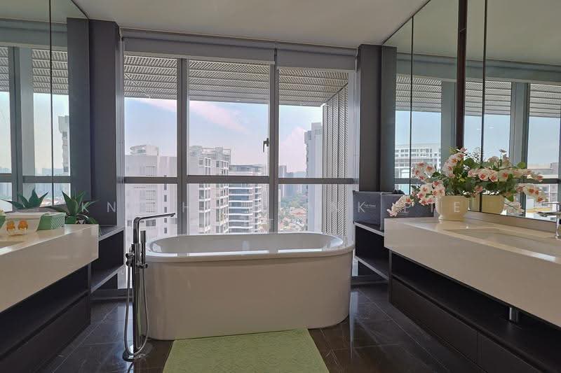 Amber Park, 14 Amber Gardens, East Coast / Marine Parade, 6 Bedrooms, 4,392 sqft, Condominium For Sale, by ELAINE CHIA, 500245505 - Bathroom - PropertyGuru.com.sg