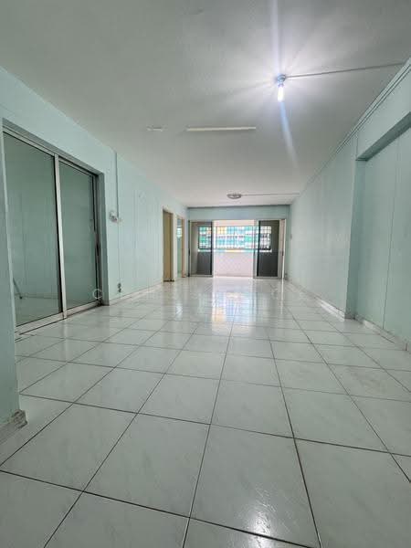 250 Choa Chu Kang Avenue 2, 250 Choa Chu Kang Avenue 2, 4 Bedrooms, 1,345 sqft, HDB Flat For Sale, by Constance Tan, 500245506 - Living Room - PropertyGuru.com.sg