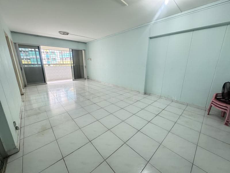 250 Choa Chu Kang Avenue 2, 250 Choa Chu Kang Avenue 2, 4 Bedrooms, 1,345 sqft, HDB Flat For Sale, by Constance Tan, 500245506 - Living Room - PropertyGuru.com.sg