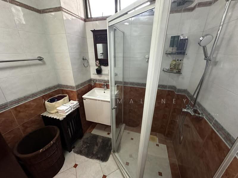 Spanish Village, 64 Farrer Road, 3 Bedrooms, 2,368 sqft, Condominium For Rent, by Haresh Malaney, 500245517 - Bathroom - PropertyGuru.com.sg