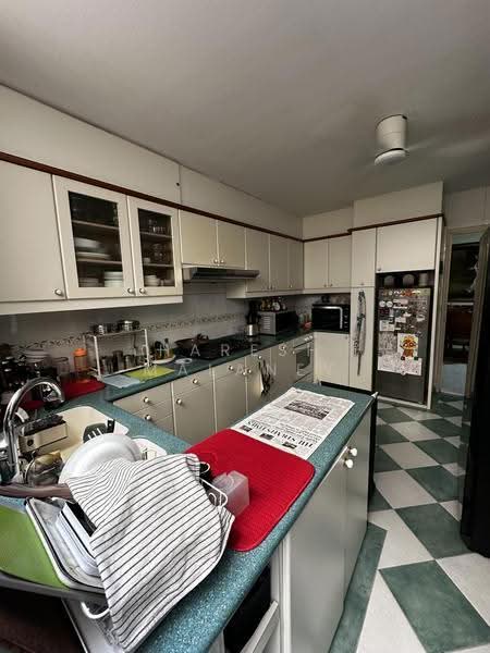 Spanish Village, 64 Farrer Road, 3 Bedrooms, 2,368 sqft, Condominium For Rent, by Haresh Malaney, 500245517 - Kitchen - PropertyGuru.com.sg