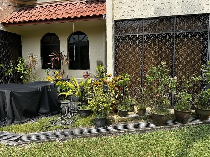 Spanish Village, 64 Farrer Road, 3 Bedrooms, 2,368 sqft, Condominium For Rent, by Haresh Malaney, 500245517 - PropertyGuru.com.sg