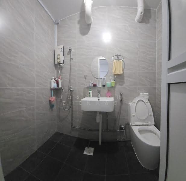 746 Jurong West Street 73, 746 Jurong West Street 73, 3 Bedrooms, 1,119 sqft, HDB Flat For Sale, by Jose Loh Zhenhao, 500245522 - Bathroom - PropertyGuru.com.sg