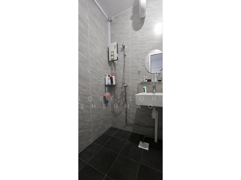 746 Jurong West Street 73, 746 Jurong West Street 73, 3 Bedrooms, 1,119 sqft, HDB Flat For Sale, by Jose Loh Zhenhao, 500245522 - Bathroom - PropertyGuru.com.sg