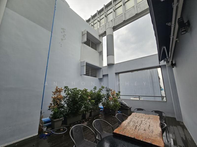 2 Jalan Kilang Barat, Alexandra / Commonwealth, 9,500 sqft, Light Industrial (B1) For Rent, by Anthony Phey, 500245535 - Balcony - CommercialGuru.com.sg