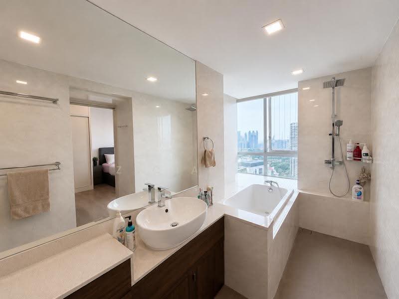 Twin Regency, 26 Kim Tian Road, 4 Bedrooms, 1,776 sqft, Condominium For Sale, by Zachar Oh, 500245564 - Bathroom - PropertyGuru.com.sg