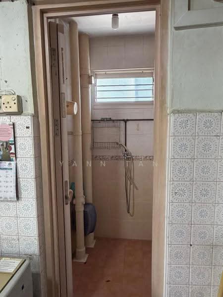 30 Bendemeer Road, 30 Bendemeer Road, 3 Bedrooms, 732 sqft, HDB Flat For Sale, by Yann Tan, 500245565 - Bathroom - PropertyGuru.com.sg