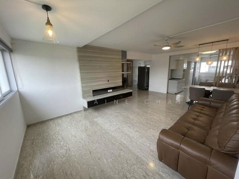 228 Jurong East Street 21, 228 Jurong East Street 21, 4 Bedrooms, 1,313 sqft, HDB Flat For Rent, by Jermaine Chai, 500245570 - Living Room - PropertyGuru.com.sg