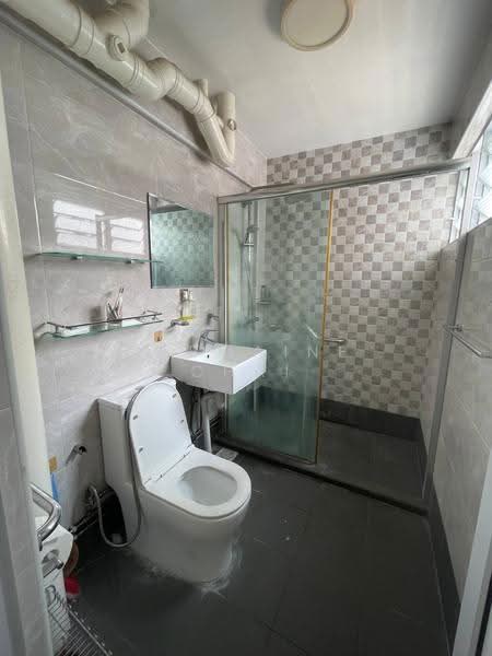 228 Jurong East Street 21, 228 Jurong East Street 21, 4 Bedrooms, 1,313 sqft, HDB Flat For Rent, by Jermaine Chai, 500245570 - Bathroom - PropertyGuru.com.sg