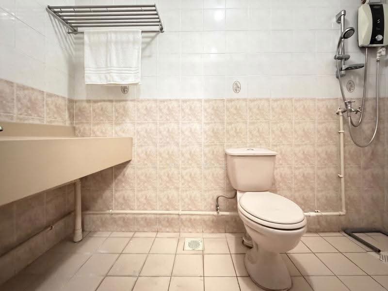 680A Jurong West Central 1, 680A Jurong West Central 1, Boon Lay / Jurong / Tuas, 4 Bedrooms, 1,453 sqft, HDB Flat For Sale, by Tan Wei, 500245572 - Master Bathroom - PropertyGuru.com.sg