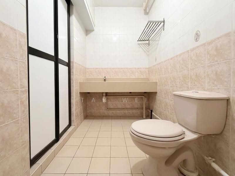 680A Jurong West Central 1, 680A Jurong West Central 1, Boon Lay / Jurong / Tuas, 4 Bedrooms, 1,453 sqft, HDB Flat For Sale, by Tan Wei, 500245572 - Master Bathroom - PropertyGuru.com.sg