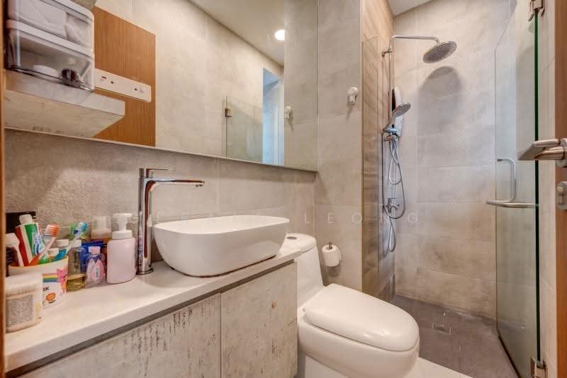 Coastal Breeze Residences, 10 Loyang Besar Close, Changi Airport / Changi Village, 3 Bedrooms, 1,173 sqft, Condominium For Sale, by Gerald Leong, 500245596 - Master Bathroom - PropertyGuru.com.sg