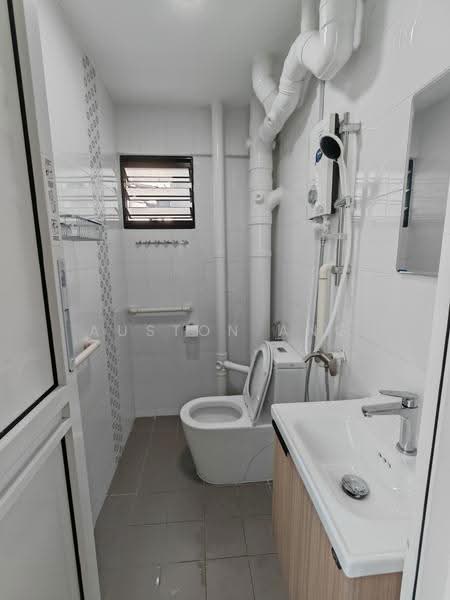 333 Bukit Batok Street 32, 333 Bukit Batok Street 32, Room Rental, 125 sqft, HDB Flat For Rent, by Auston Ang, 500245599 - Bathroom - PropertyGuru.com.sg