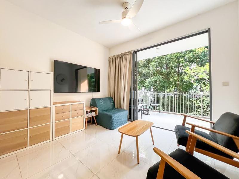 Palm Isles, 42 Flora Drive, 2 Bedrooms, 947 sqft, Condominium For Sale, by Hansel Tan, 500245604 - Living Room - PropertyGuru.com.sg