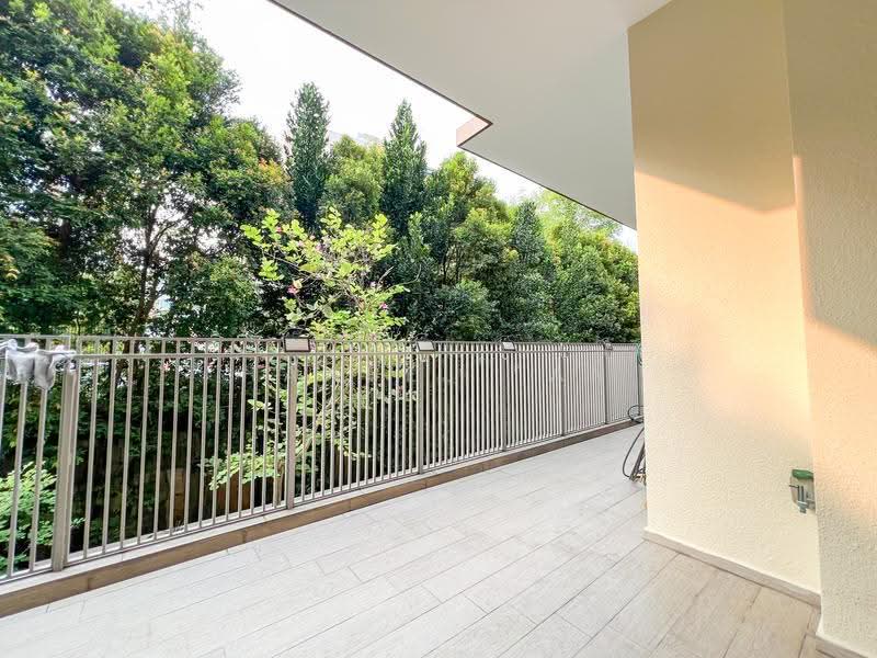 Palm Isles, 42 Flora Drive, 2 Bedrooms, 947 sqft, Condominium For Sale, by Hansel Tan, 500245604 - Balcony - PropertyGuru.com.sg