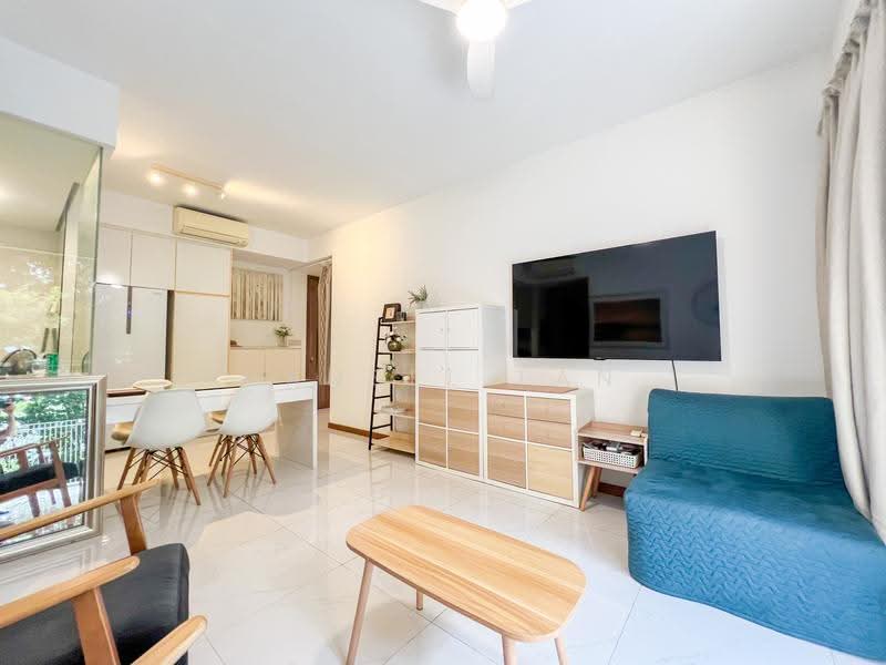 Palm Isles, 42 Flora Drive, 2 Bedrooms, 947 sqft, Condominium For Sale, by Hansel Tan, 500245604 - Living Room - PropertyGuru.com.sg