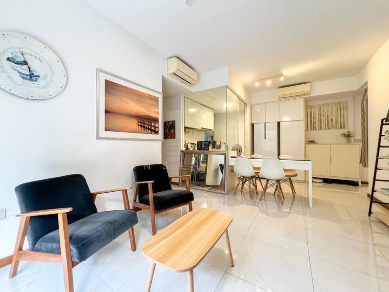 Palm Isles, 42 Flora Drive, 2 Bedrooms, 947 sqft, Condominium For Sale, by Hansel Tan, 500245604 - Living Room - PropertyGuru.com.sg