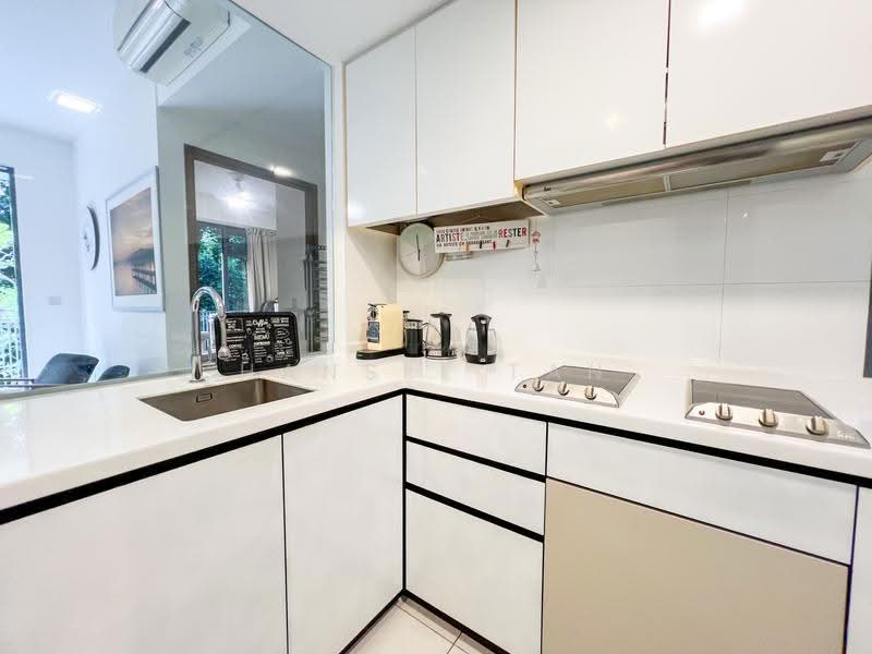 Palm Isles, 42 Flora Drive, 2 Bedrooms, 947 sqft, Condominium For Sale, by Hansel Tan, 500245604 - Kitchen - PropertyGuru.com.sg