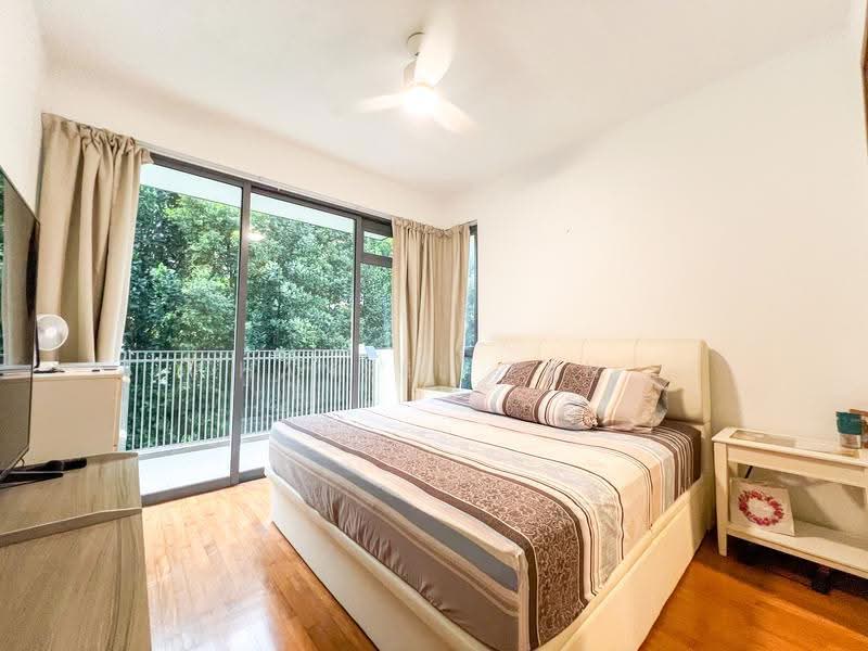 Palm Isles, 42 Flora Drive, 2 Bedrooms, 947 sqft, Condominium For Sale, by Hansel Tan, 500245604 - Bedroom - PropertyGuru.com.sg