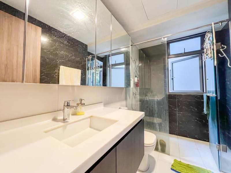 Palm Isles, 42 Flora Drive, 2 Bedrooms, 947 sqft, Condominium For Sale, by Hansel Tan, 500245604 - Bathroom - PropertyGuru.com.sg