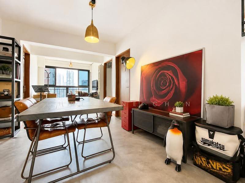 5 Room HDB Point Blk 118 sqm High Floor at 102 Jalan Dusun for Sale, , 3 Bedrooms, 1,270 sqft, HDB Flat For Sale, by Christine Chin, 500245607 - Living Room - PropertyGuru.com.sg