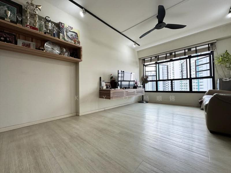 470A Fernvale Link, 470A Fernvale Link, Seletar / Yio Chu Kang, 3 Bedrooms, 1,001 sqft, HDB Flat For Sale, by S. K. Yeo 杨顺锦, 500245613 - Living Room - PropertyGuru.com.sg
