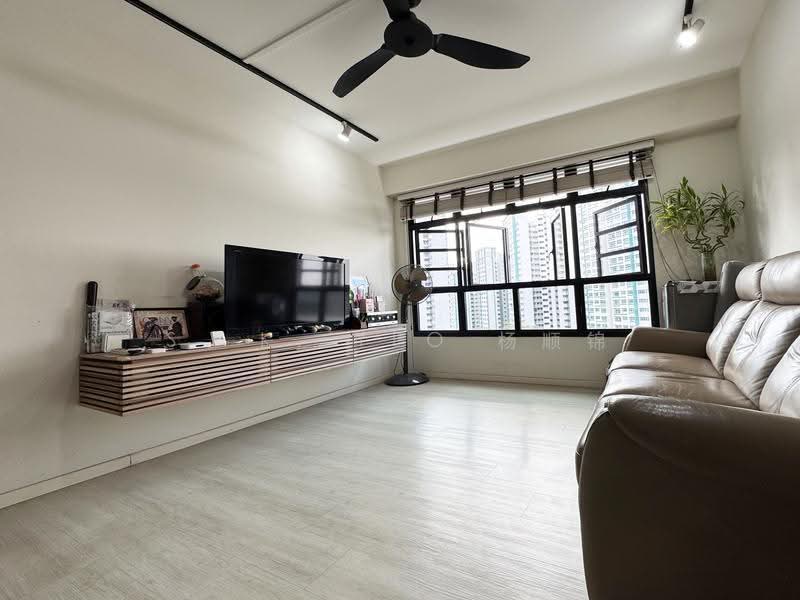 470A Fernvale Link, 470A Fernvale Link, Seletar / Yio Chu Kang, 3 Bedrooms, 1,001 sqft, HDB Flat For Sale, by S. K. Yeo 杨顺锦, 500245613 - Living Room - PropertyGuru.com.sg