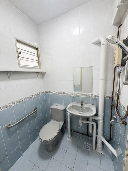 419 Ang Mo Kio Avenue 10, 419 Ang Mo Kio Avenue 10, 3 Bedrooms, 797 sqft, HDB Flat For Rent, by Daryl Wong, 500245617 - Bathroom - PropertyGuru.com.sg