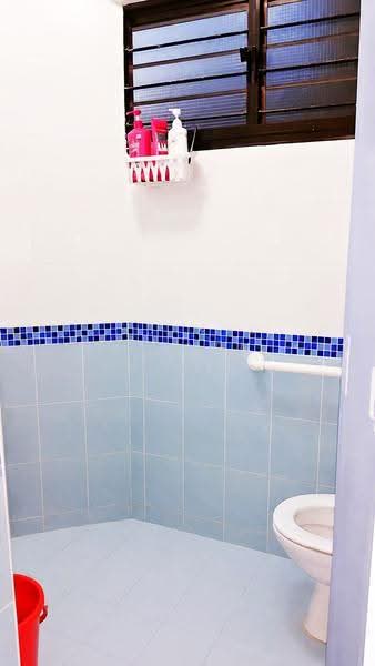 339 Jurong East Avenue 1, 339 Jurong East Avenue 1, Room Rental, 120 sqft, HDB Flat For Rent, by Steven Choo, 500245623 - Bathroom - PropertyGuru.com.sg