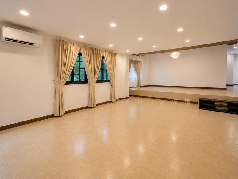 RARE DETACHABLE SEMI-D @ GOLDHILL GARDENS ESTATE✸1 KM OF ACS & SCGS✸NEAR MRT & BUS STOPS, Goldhill Avenue Barker Mount Rosie Chancery Gentle Gilstead Buckley Merlimau Dyson Tan Sim Boh Bo Seng Asimont Balmoral Stevens Robin Fernhill Lewis Margoliouth Trevose Berrima Harlyn Dalkeith Narooma Camborne Kheam Hock Merryn Tempua Unggas Bahasa, Newton / Novena, 4 Bedrooms, 3,000 sqft, Semi-Detached House For Sale, by Damian Tan 陈係赈, 500245629 - Living Room - PropertyGuru.com.sg