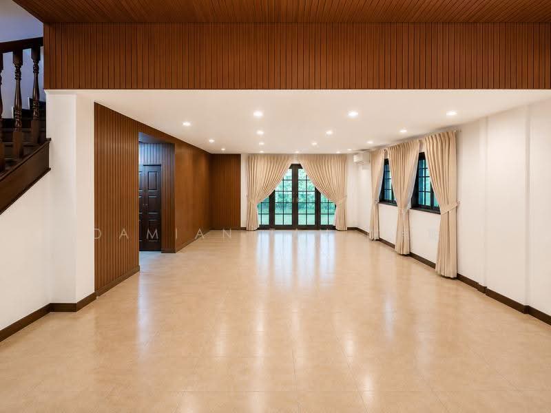 RARE DETACHABLE SEMI-D @ GOLDHILL GARDENS ESTATE✸1 KM OF ACS & SCGS✸NEAR MRT & BUS STOPS, Goldhill Avenue Barker Mount Rosie Chancery Gentle Gilstead Buckley Merlimau Dyson Tan Sim Boh Bo Seng Asimont Balmoral Stevens Robin Fernhill Lewis Margoliouth Trevose Berrima Harlyn Dalkeith Narooma Camborne Kheam Hock Merryn Tempua Unggas Bahasa, Newton / Novena, 4 Bedrooms, 3,000 sqft, Semi-Detached House For Sale, by Damian Tan 陈係赈, 500245629 - Interior - PropertyGuru.com.sg