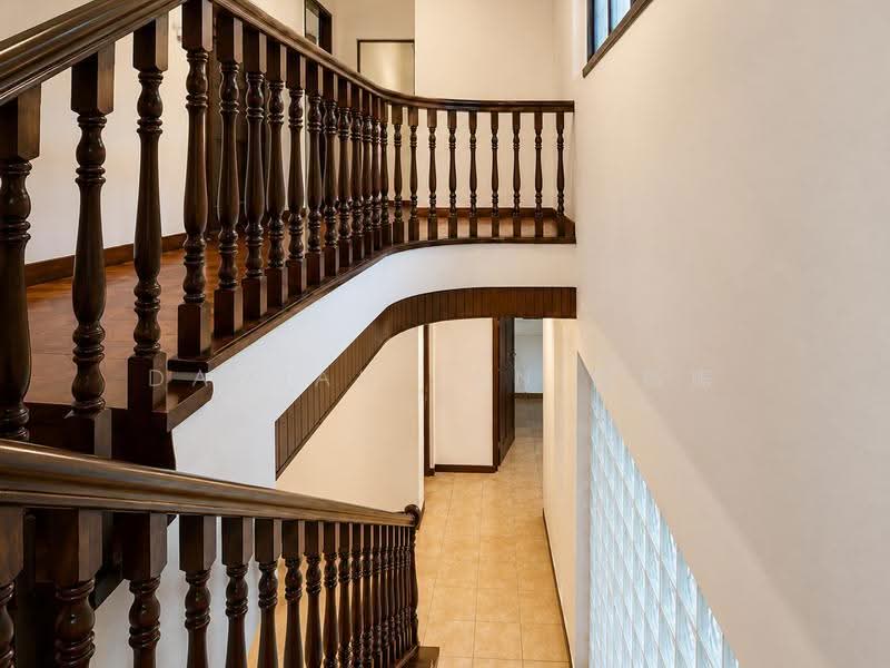 RARE DETACHABLE SEMI-D @ GOLDHILL GARDENS ESTATE✸1 KM OF ACS & SCGS✸NEAR MRT & BUS STOPS, Goldhill Avenue Barker Mount Rosie Chancery Gentle Gilstead Buckley Merlimau Dyson Tan Sim Boh Bo Seng Asimont Balmoral Stevens Robin Fernhill Lewis Margoliouth Trevose Berrima Harlyn Dalkeith Narooma Camborne Kheam Hock Merryn Tempua Unggas Bahasa, Newton / Novena, 4 Bedrooms, 3,000 sqft, Semi-Detached House For Sale, by Damian Tan 陈係赈, 500245629 - Interior - PropertyGuru.com.sg
