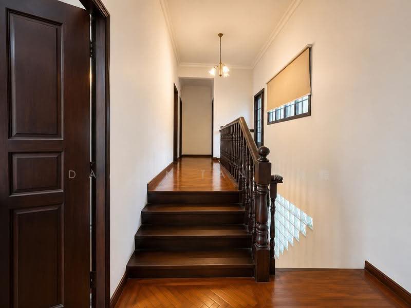 RARE DETACHABLE SEMI-D @ GOLDHILL GARDENS ESTATE✸1 KM OF ACS & SCGS✸NEAR MRT & BUS STOPS, Goldhill Avenue Barker Mount Rosie Chancery Gentle Gilstead Buckley Merlimau Dyson Tan Sim Boh Bo Seng Asimont Balmoral Stevens Robin Fernhill Lewis Margoliouth Trevose Berrima Harlyn Dalkeith Narooma Camborne Kheam Hock Merryn Tempua Unggas Bahasa, Newton / Novena, 4 Bedrooms, 3,000 sqft, Semi-Detached House For Sale, by Damian Tan 陈係赈, 500245629 - Interior - PropertyGuru.com.sg
