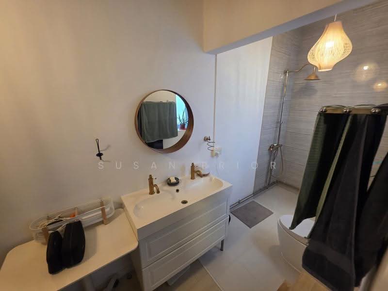 Up a Lazy Ground Floor, Tiong Bahru Walkup Apartment, 2 Bedrooms, 910 sqft, Walk-up Apartment For Rent, by Susan Prior, 500245632 - Bathroom - PropertyGuru.com.sg