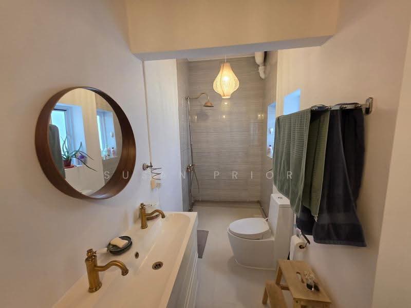Up a Lazy Ground Floor, Tiong Bahru Walkup Apartment, 2 Bedrooms, 910 sqft, Walk-up Apartment For Rent, by Susan Prior, 500245632 - Bathroom - PropertyGuru.com.sg