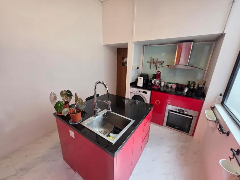 Up a Lazy Ground Floor, Tiong Bahru Walkup Apartment, 2 Bedrooms, 910 sqft, Walk-up Apartment For Rent, by Susan Prior, 500245632 - PropertyGuru.com.sg