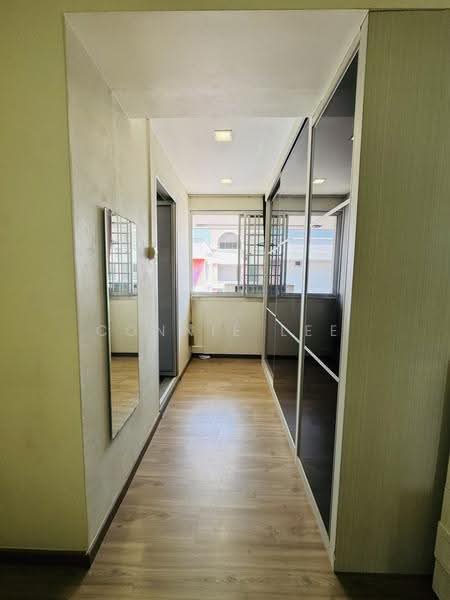 448 Hougang Avenue 10, 448 Hougang Avenue 10, Hougang / Punggol / Sengkang, 3 Bedrooms, 1,130 sqft, HDB Flat For Sale, by Connie Lee, 500245651 - Corridor - PropertyGuru.com.sg