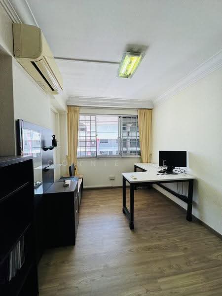448 Hougang Avenue 10, 448 Hougang Avenue 10, Hougang / Punggol / Sengkang, 3 Bedrooms, 1,130 sqft, HDB Flat For Sale, by Connie Lee, 500245651 - Study - PropertyGuru.com.sg