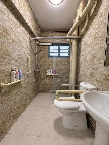 467A Admiralty Drive, 467A Admiralty Drive, Sembawang / Yishun, 3 Bedrooms, 1,237 sqft, HDB Flat For Sale, by Hakim Karim, 500245658 - Common Bathroom - PropertyGuru.com.sg